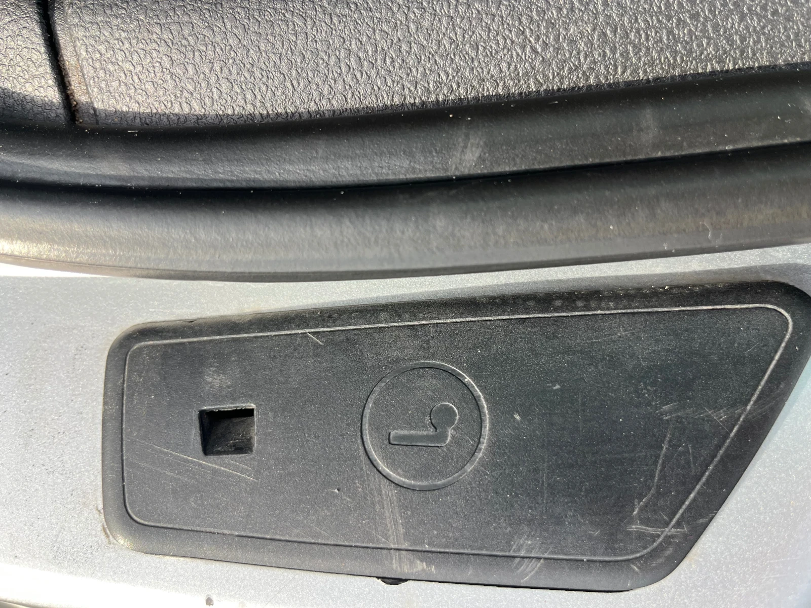 VW Tiguan 2.0TDI Sport Panorama, снимка 15 - Автомобили и джипове - 54415808