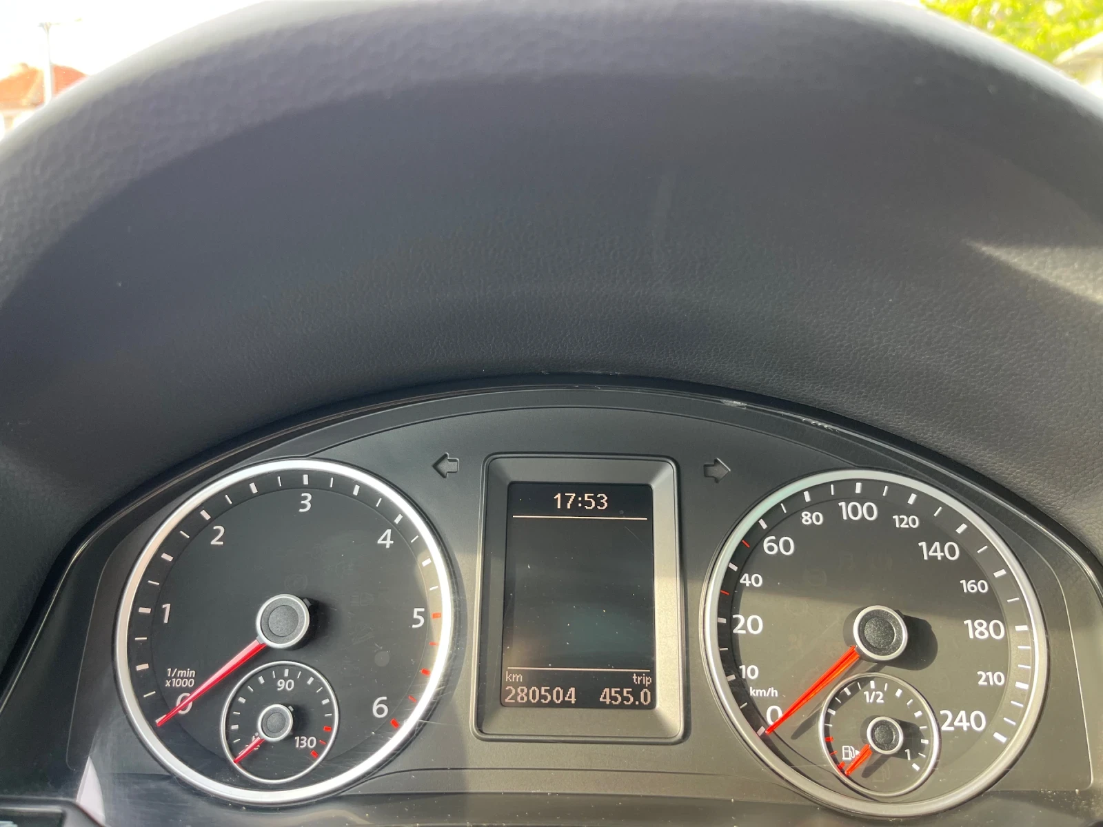 VW Tiguan 2.0TDI Sport Panorama, снимка 9 - Автомобили и джипове - 54415808