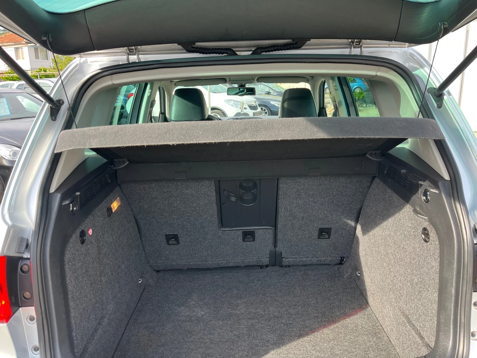 VW Tiguan 2.0TDI Sport Panorama, снимка 16 - Автомобили и джипове - 54415808