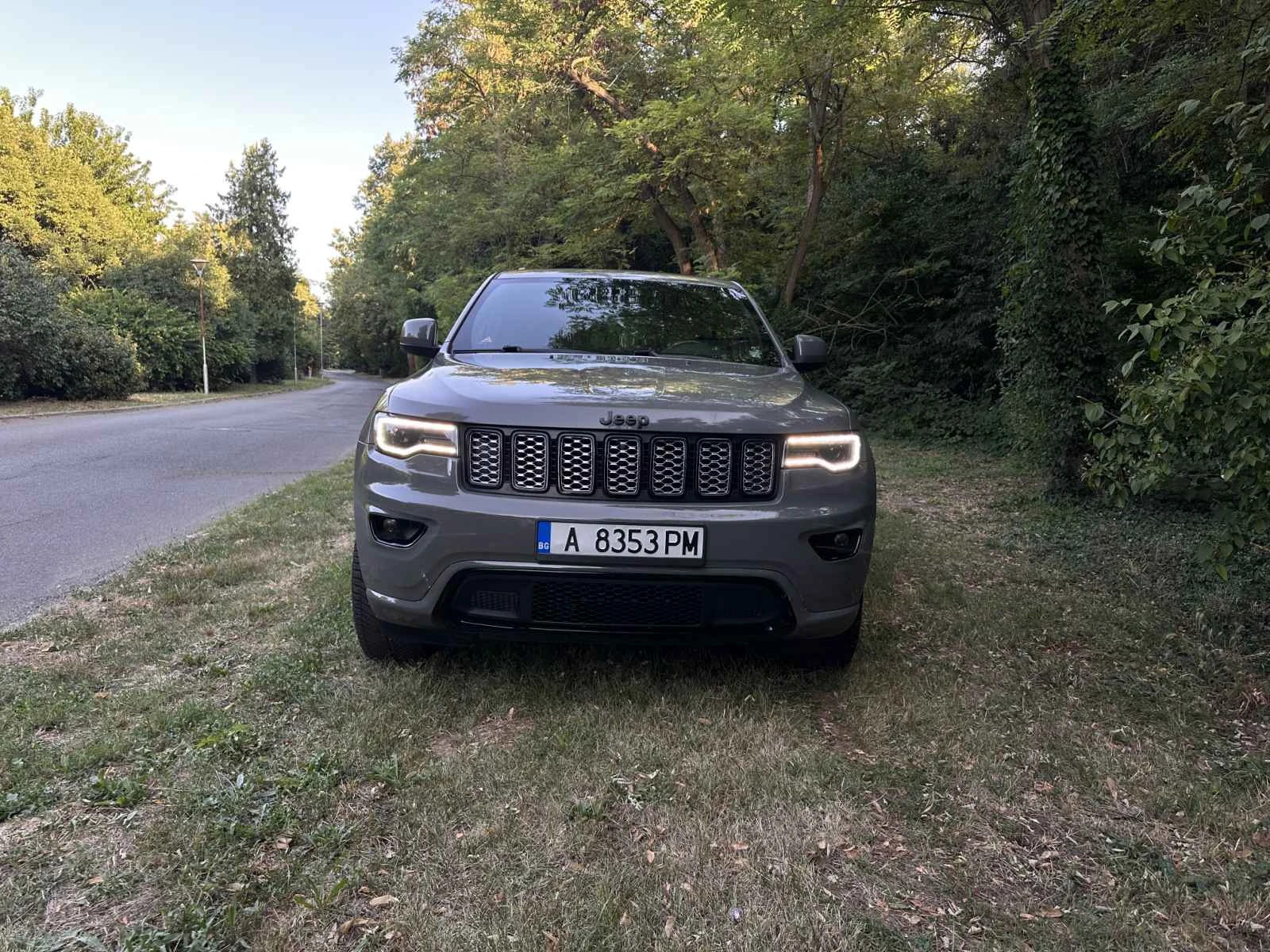 Jeep Grand cherokee, снимка 16 - Автомобили и джипове - 55650275