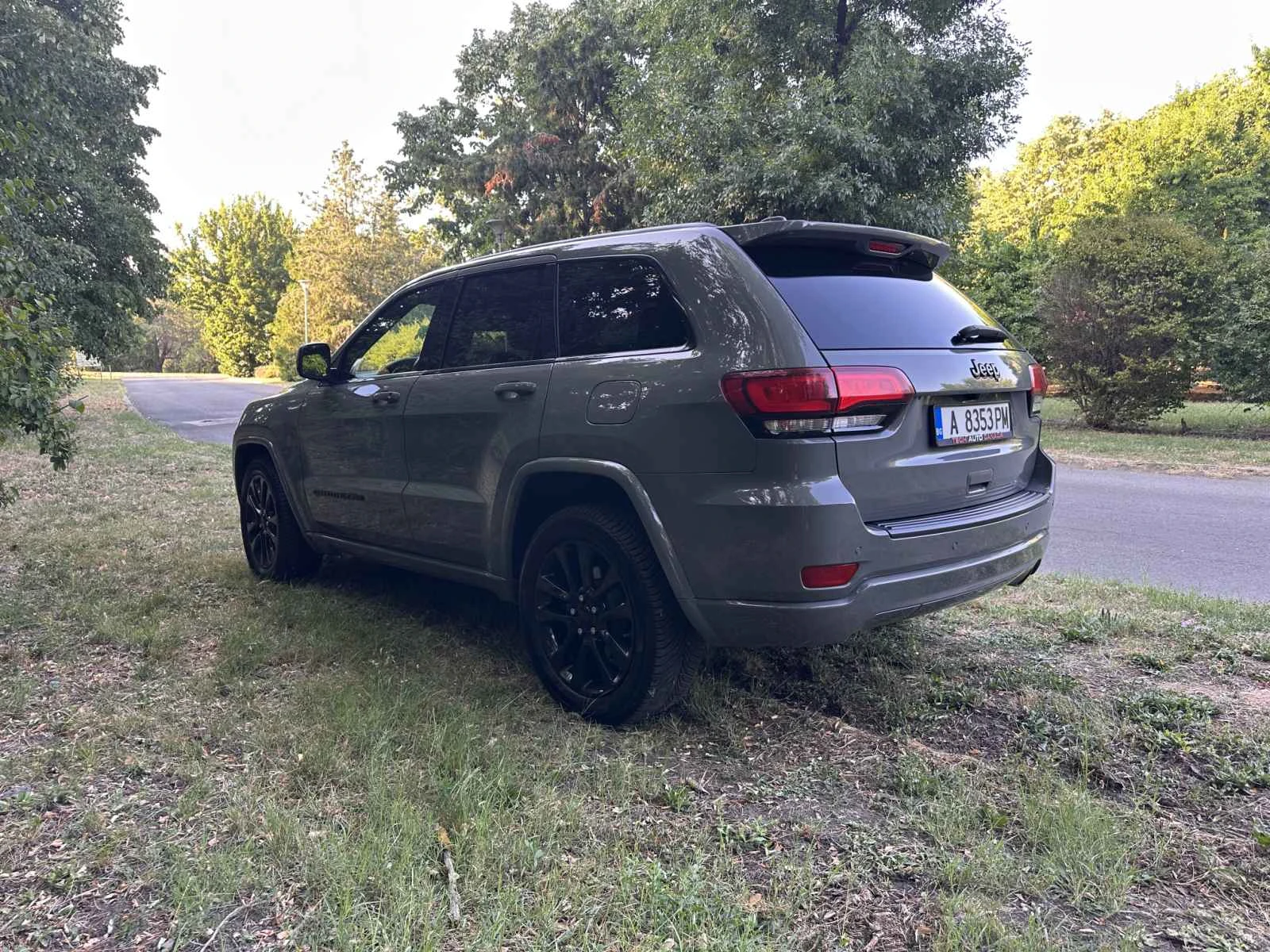 Jeep Grand cherokee, снимка 11 - Автомобили и джипове - 55650275