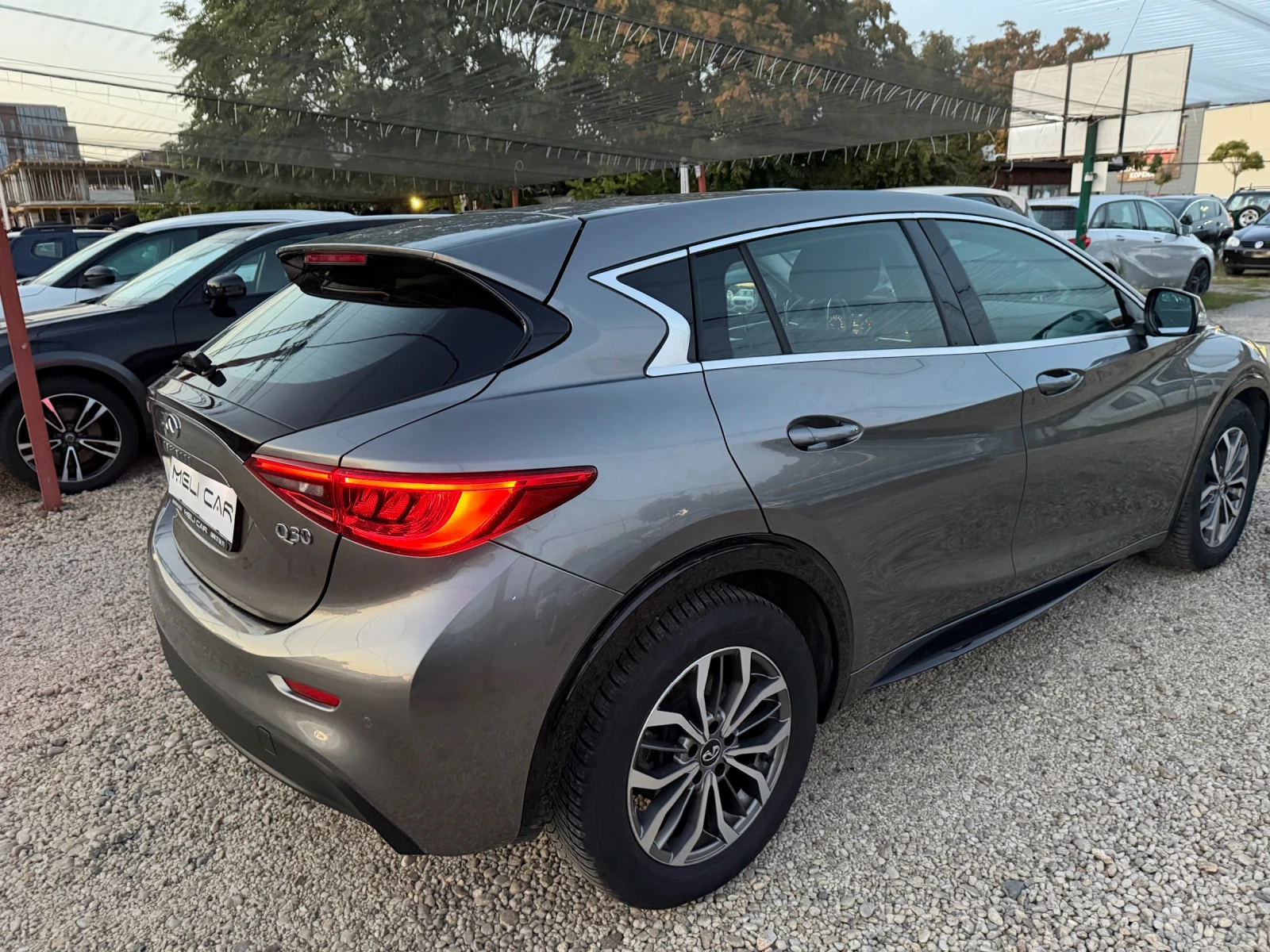 Infiniti Q30 1.5DCI АВТОМАТ 7G НАВИ ВИДЕО, снимка 3 - Автомобили и джипове - 56149163