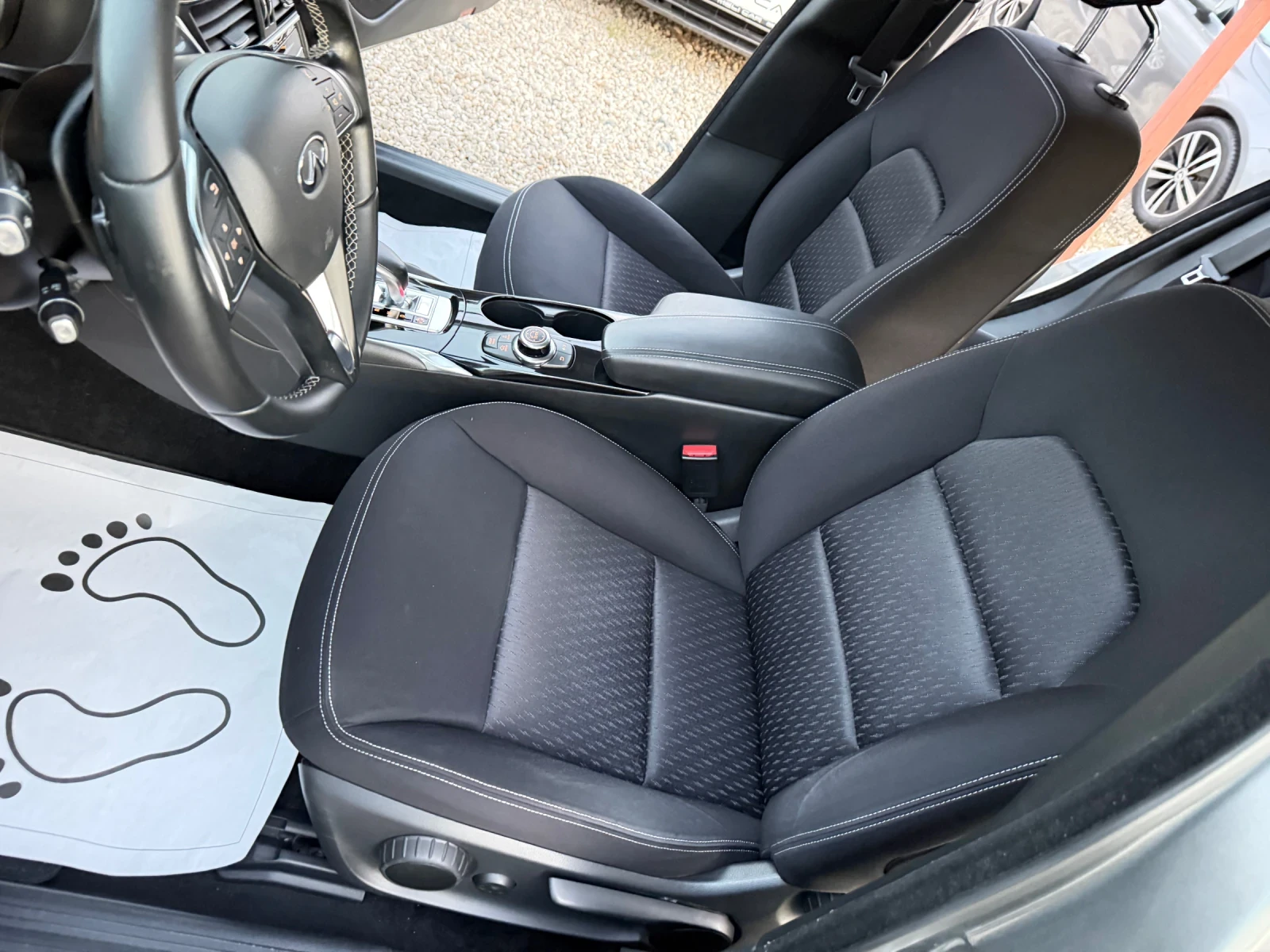 Infiniti Q30 1.5DCI АВТОМАТ 7G НАВИ ВИДЕО, снимка 14 - Автомобили и джипове - 56149163