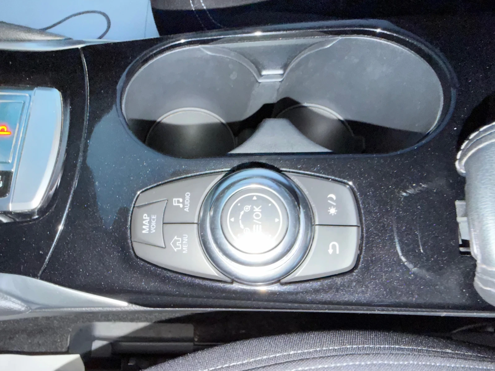 Infiniti Q30 1.5DCI АВТОМАТ 7G НАВИ ВИДЕО, снимка 11 - Автомобили и джипове - 56149163