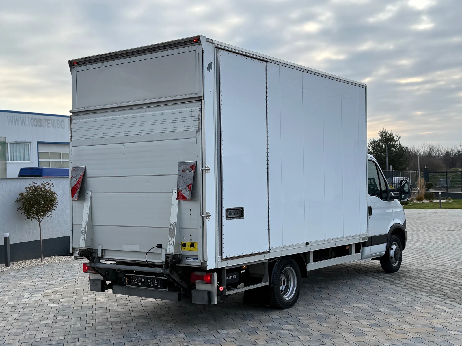 Iveco Daily 50C17* 3.0HPI* 3.5T* Б-кат* , снимка 4 - Бусове и автобуси - 53811536