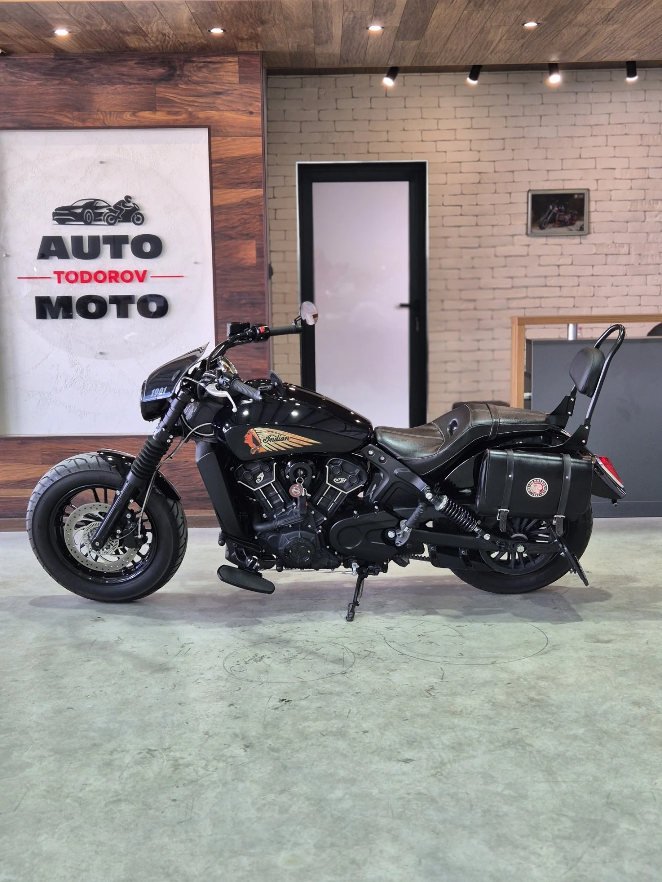 Indian Scout Sixty 16000км!!! Нов внос от ШВЕЙЦАРИЯ!!!, снимка 3 - Мотоциклети и мототехника - 55223646