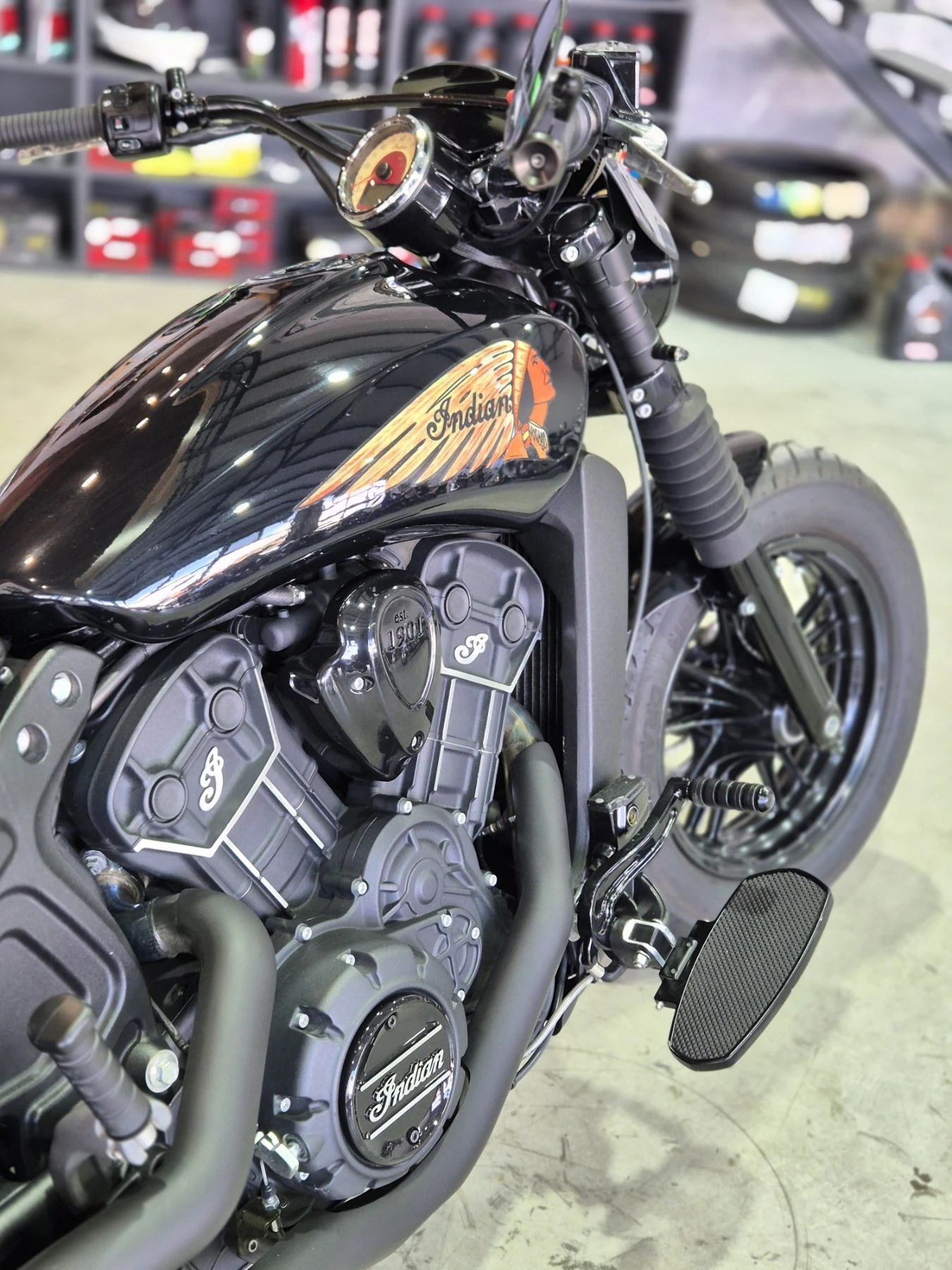 Indian Scout Sixty 16000км!!! Нов внос от ШВЕЙЦАРИЯ!!!, снимка 10 - Мотоциклети и мототехника - 55223646
