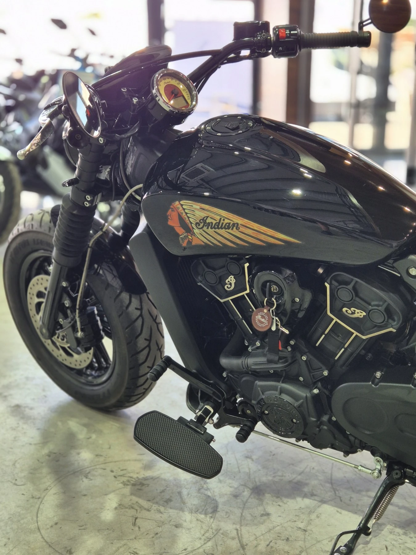 Indian Scout Sixty 16000км!!! Нов внос от ШВЕЙЦАРИЯ!!!, снимка 12 - Мотоциклети и мототехника - 55223646