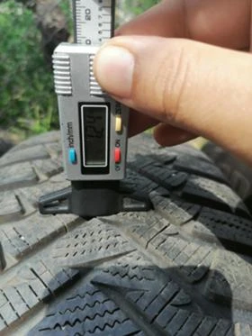 Гуми Зимни 235/65R17, снимка 4