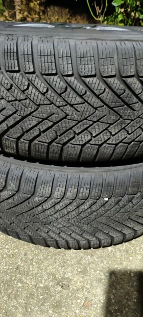Гуми Зимни 235/60R18, снимка 1
