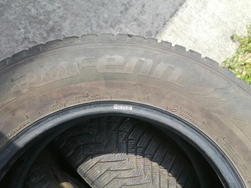 Гуми Зимни 235/65R17, снимка 7 - Гуми и джанти - 29589860