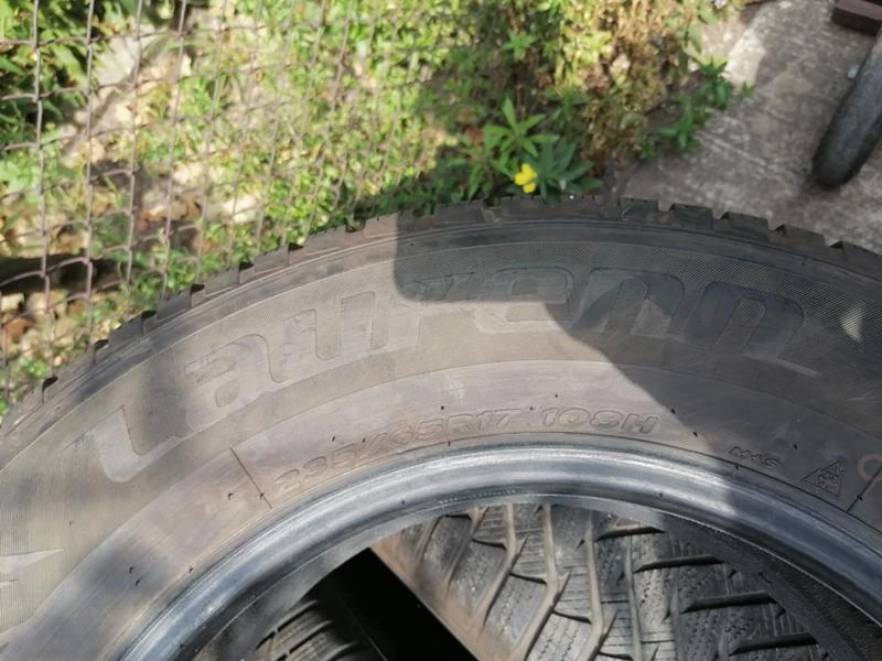 Гуми Зимни 235/65R17, снимка 10 - Гуми и джанти - 29589860