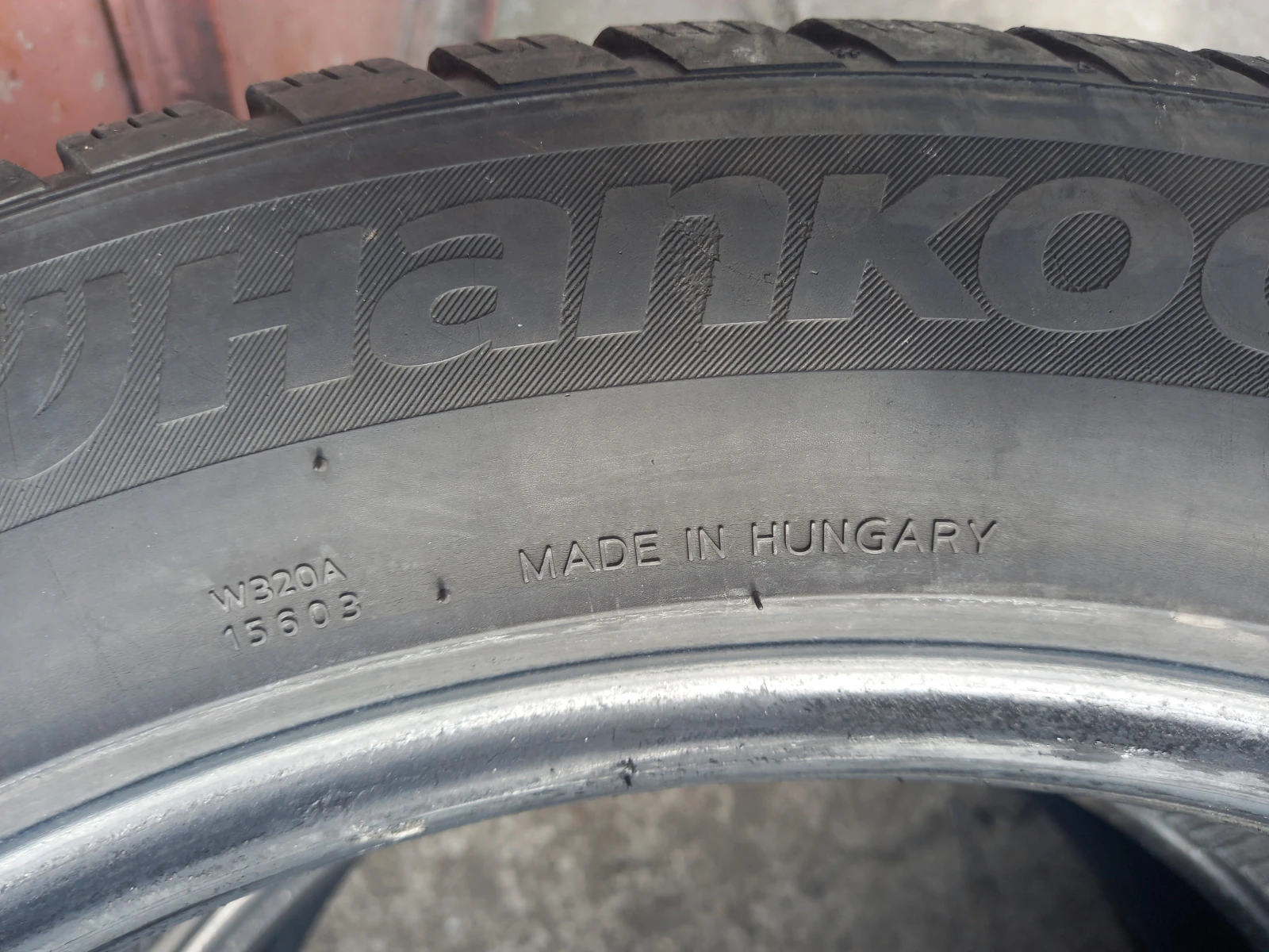 Гуми Зимни 225/55R19, снимка 12 - Гуми и джанти - 54944982