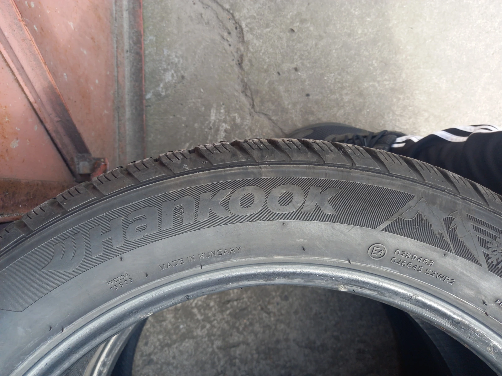 Гуми Зимни 225/55R19, снимка 11 - Гуми и джанти - 54944982