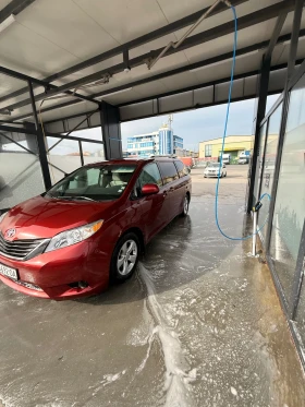 Toyota Sienna Бензин, снимка 1