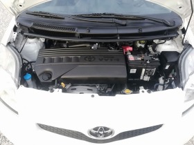 Toyota Yaris 1.3i kli italia, снимка 13 - Автомобили и джипове - 44289471