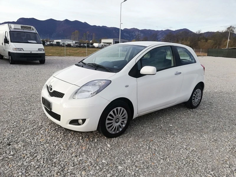 Toyota Yaris 1.3i kli italia, снимка 1 - Автомобили и джипове - 44289471