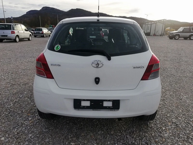 Toyota Yaris 1.3i kli italia, снимка 5 - Автомобили и джипове - 44289471