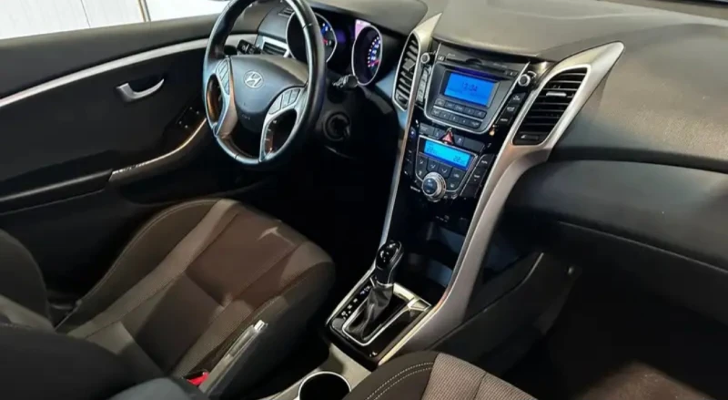 Hyundai I30 1.6CRDI Evro6, снимка 10 - Автомобили и джипове - 48131098