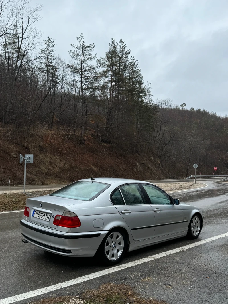 BMW 320 i, снимка 4 - Автомобили и джипове - 49337636