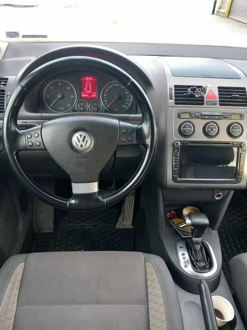 VW Touran, снимка 11 - Автомобили и джипове - 49362484