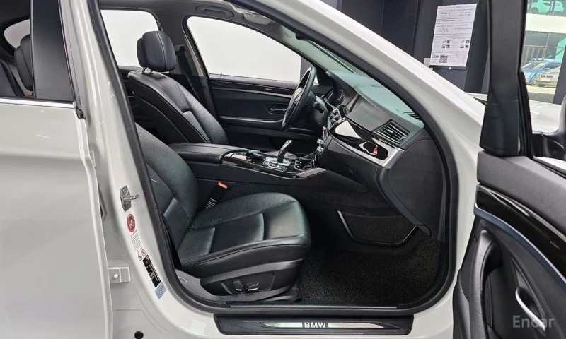 BMW 520, снимка 11 - Автомобили и джипове - 52807846