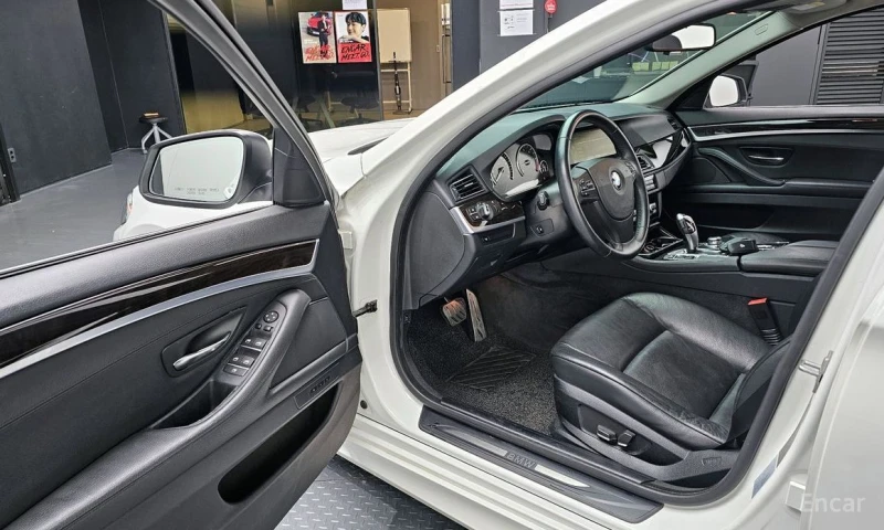 BMW 520, снимка 10 - Автомобили и джипове - 52807846