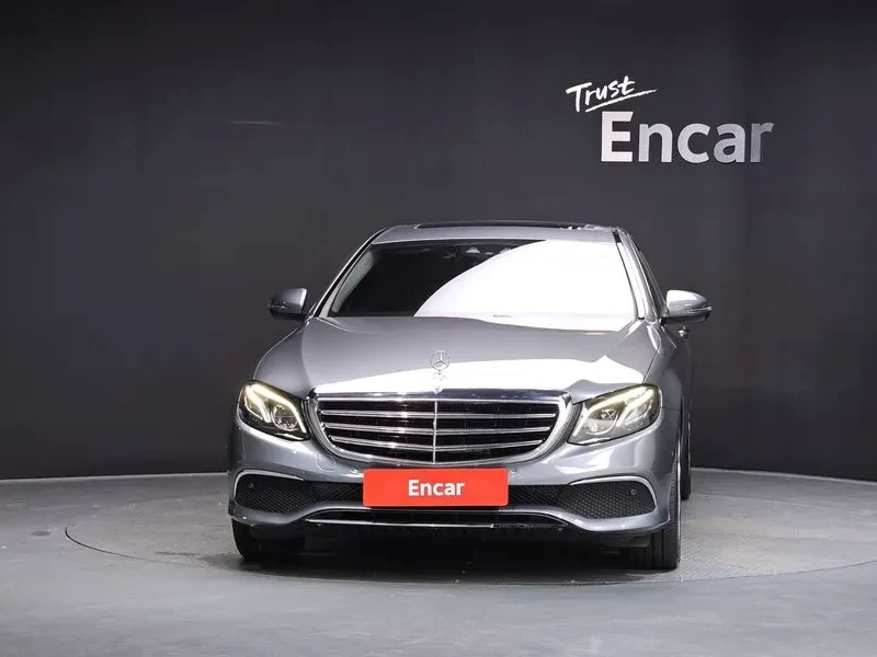 Mercedes-Benz E 220 4Matic Avantgarde - САМО 30% АВАНС, снимка 3 - Автомобили и джипове - 55926909