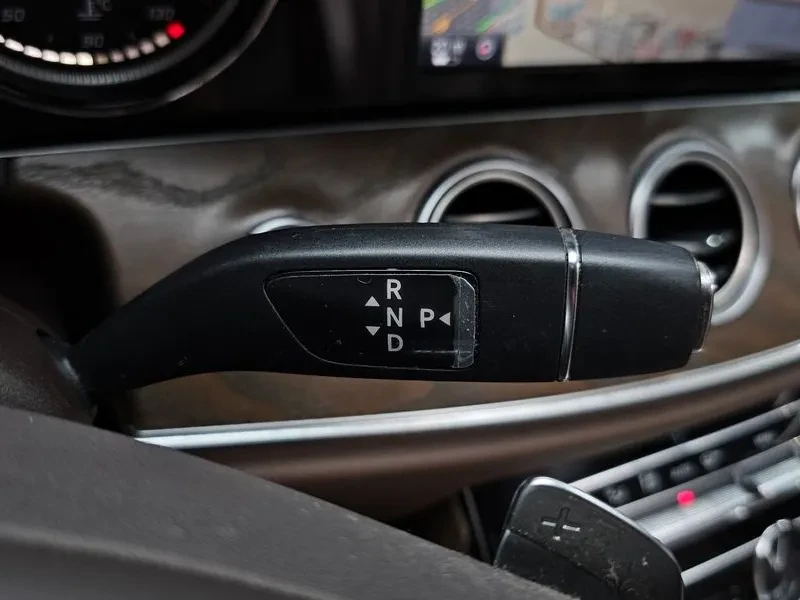 Mercedes-Benz E 220 4Matic Avantgarde - САМО 30% АВАНС, снимка 9 - Автомобили и джипове - 55926909