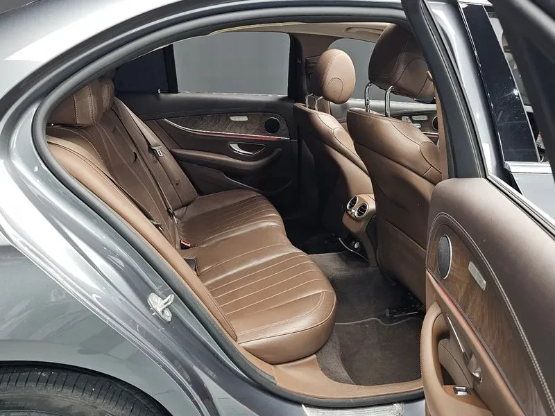 Mercedes-Benz E 220 4Matic Avantgarde - САМО 30% АВАНС, снимка 11 - Автомобили и джипове - 55926909