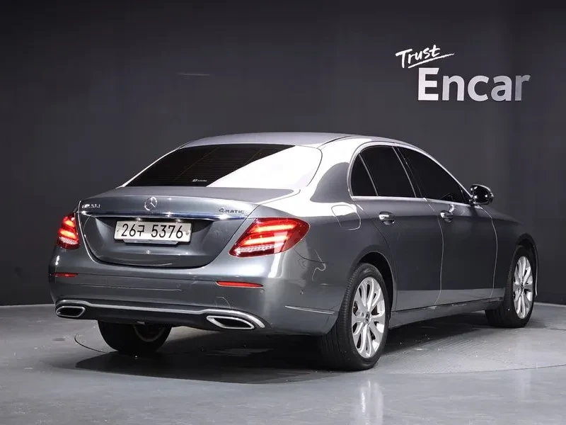 Mercedes-Benz E 220 4Matic Avantgarde - САМО 30% АВАНС, снимка 2 - Автомобили и джипове - 55926909
