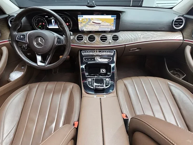 Mercedes-Benz E 220 4Matic Avantgarde - САМО 30% АВАНС, снимка 7 - Автомобили и джипове - 55926909