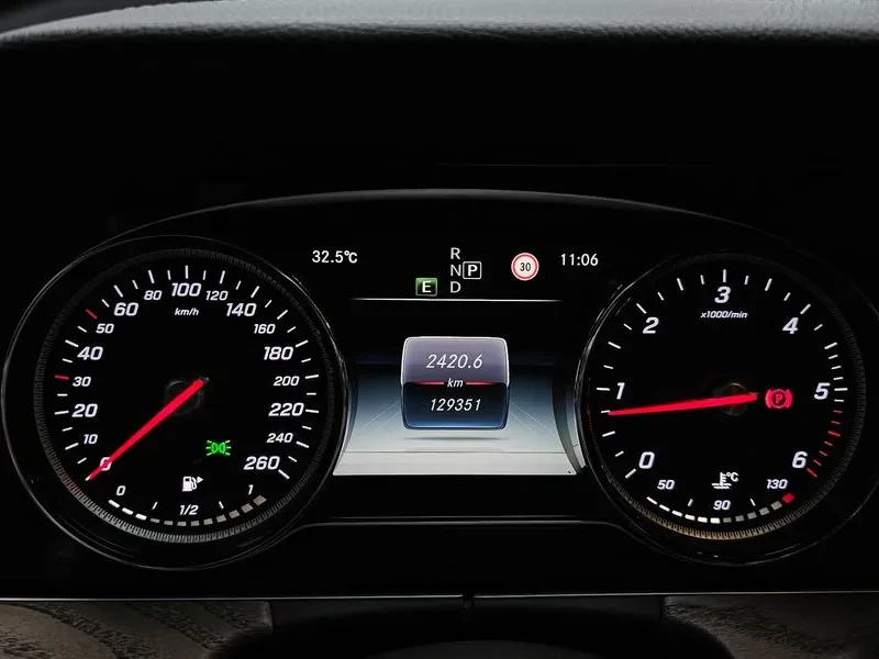 Mercedes-Benz E 220 4Matic Avantgarde - САМО 30% АВАНС, снимка 8 - Автомобили и джипове - 55926909