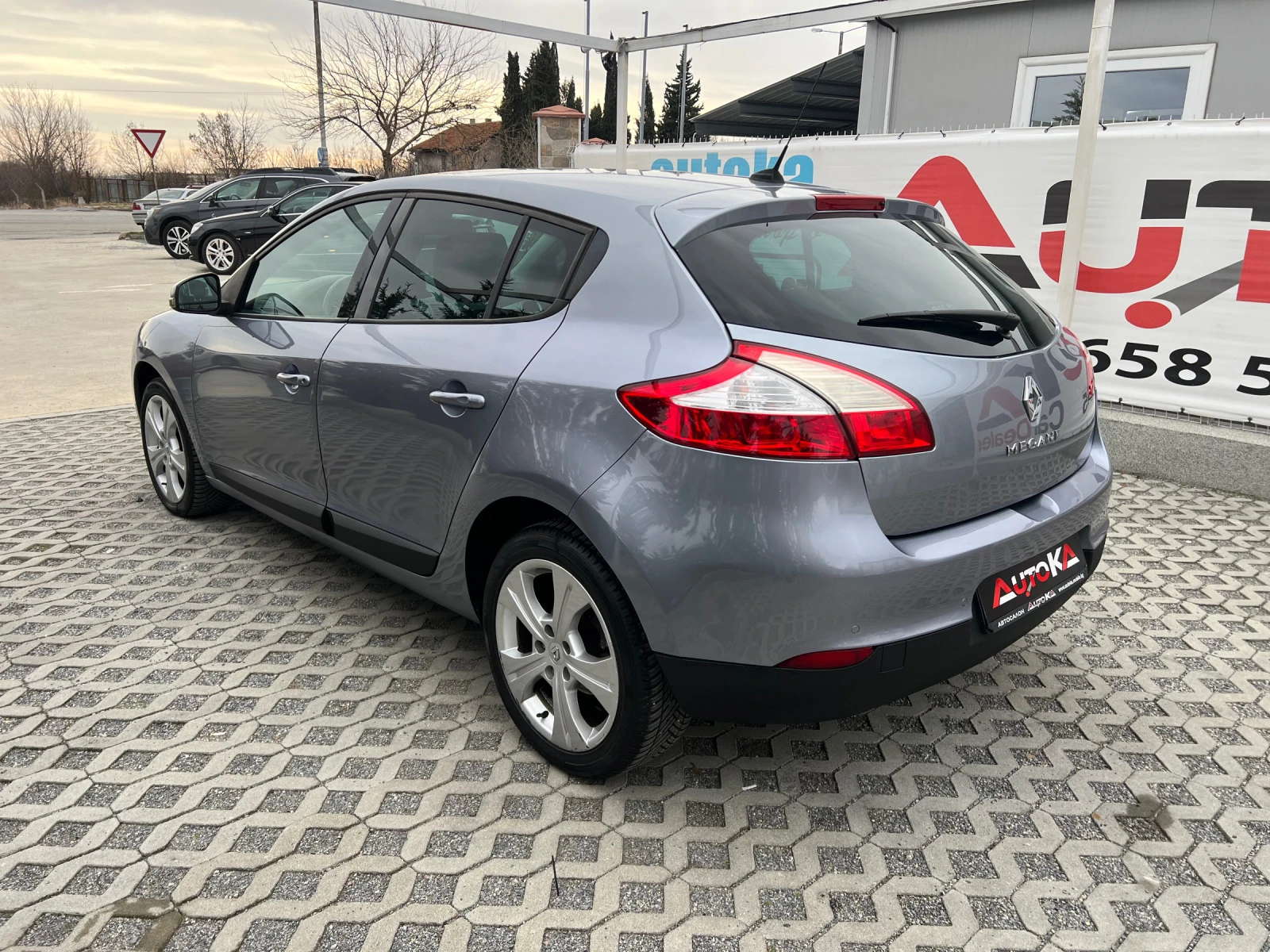 Renault Megane 1.6i-110кс= 6СКОРОСТИ= НАВИГАЦИЯ= АВТОПИЛОТ= ПАРКТ - изображение 5