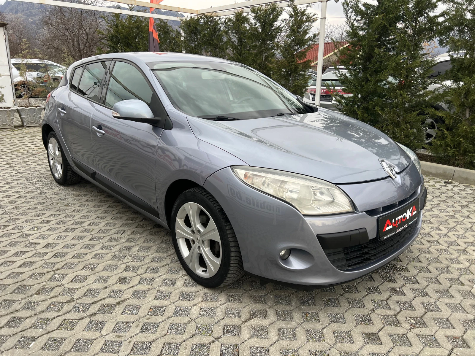 Renault Megane 1.6i-110кс= 6СКОРОСТИ= НАВИГАЦИЯ= АВТОПИЛОТ= ПАРКТ - изображение 2