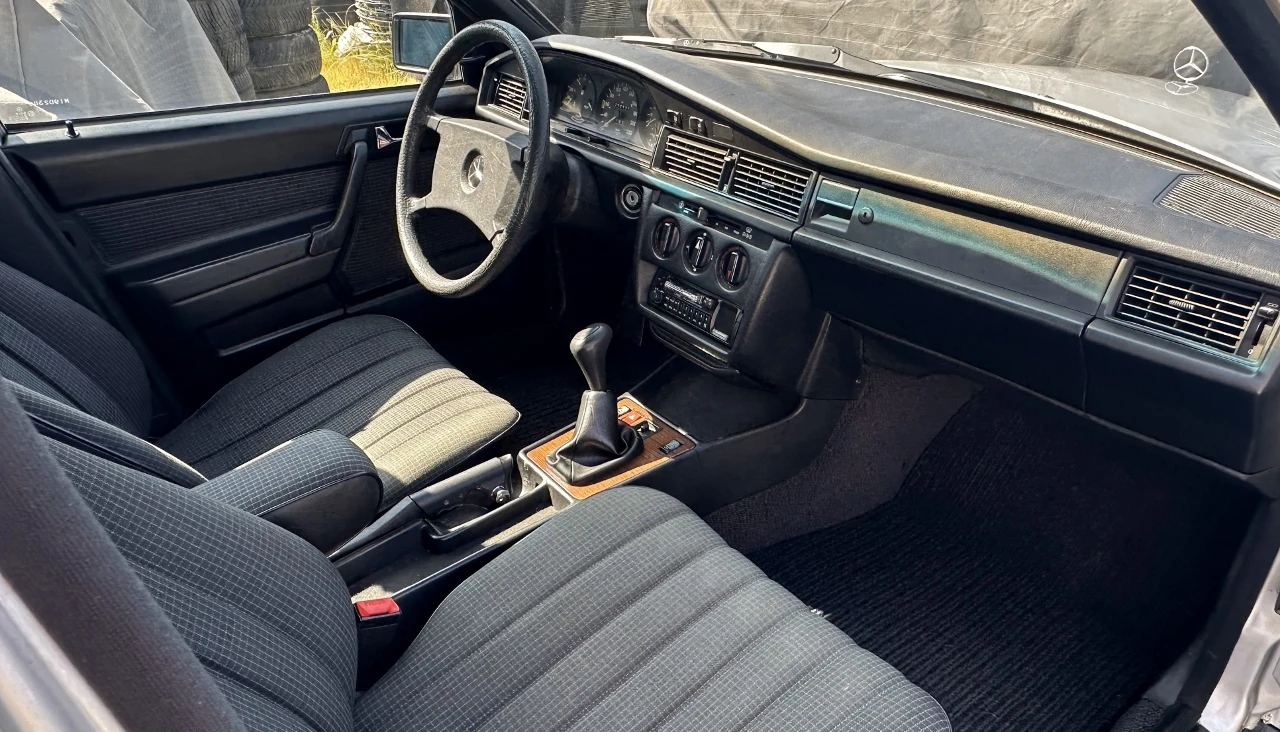 Mercedes-Benz 190 E 2.0i Италия - изображение 10