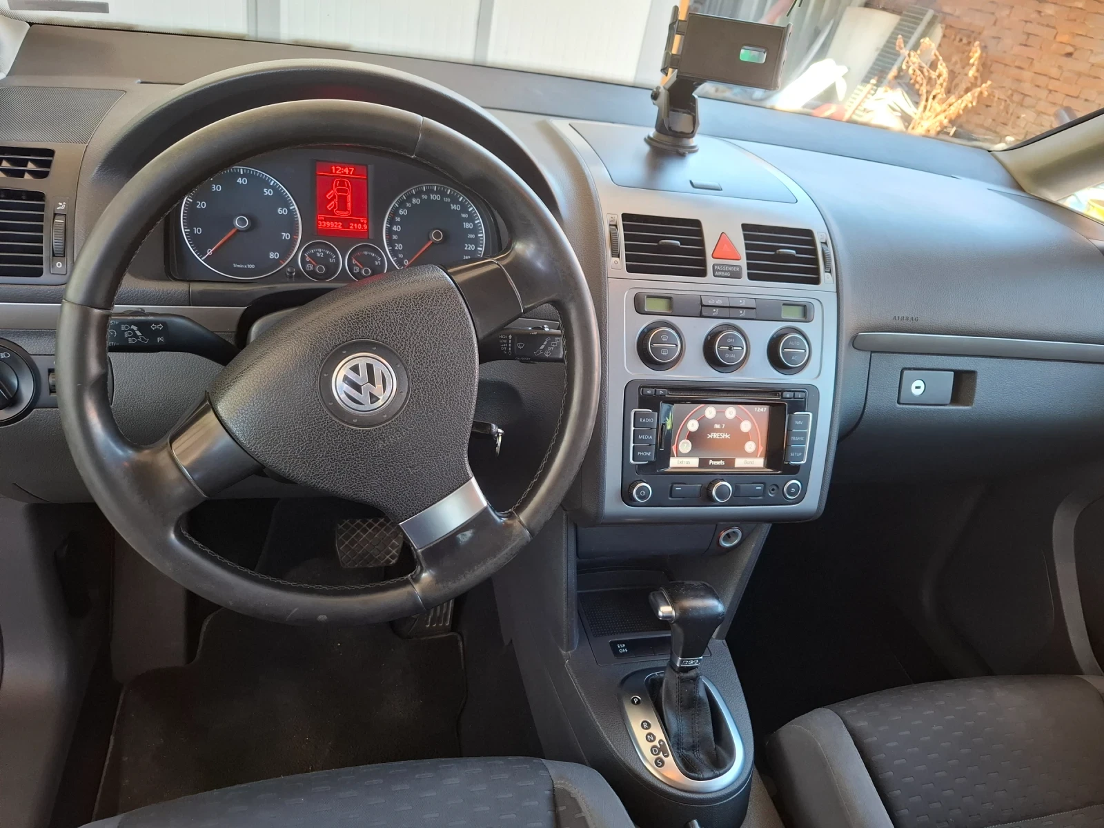 VW Touran HIGHLINE .Фабричен МЕТАН. 7 DSG - изображение 5