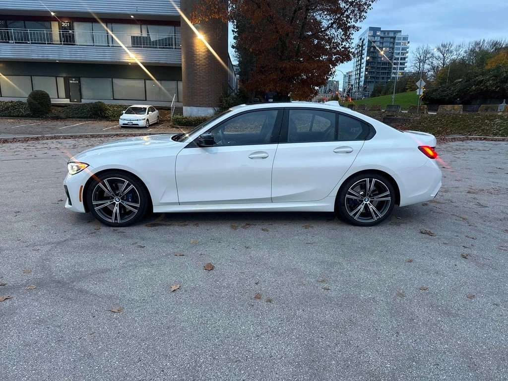 BMW 330 * 330i xDrive Sedan * CARFAX * БЕЗ ПЪРВОНАЧАЛНА ВН - изображение 3