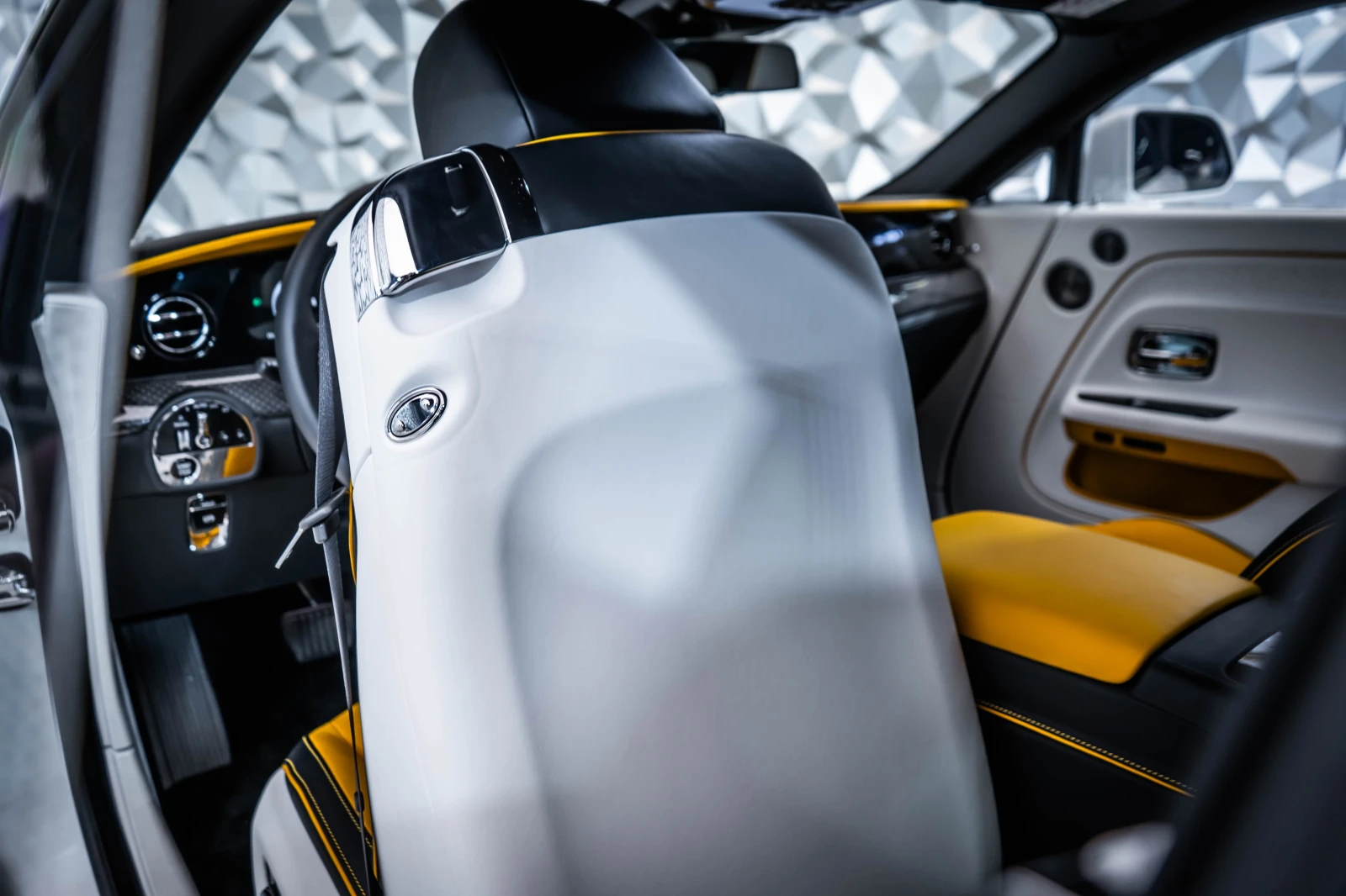 Rolls-Royce Spectre Black Badge, снимка 14 - Автомобили и джипове - 54452202