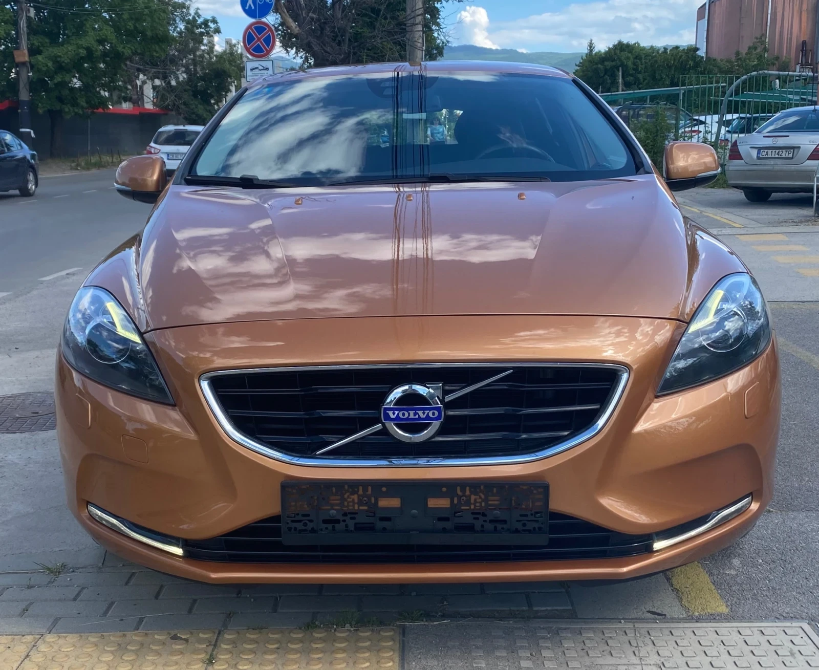 Volvo V40 Изключително запазен автомобил !!!, снимка 3 - Автомобили и джипове - 54627305