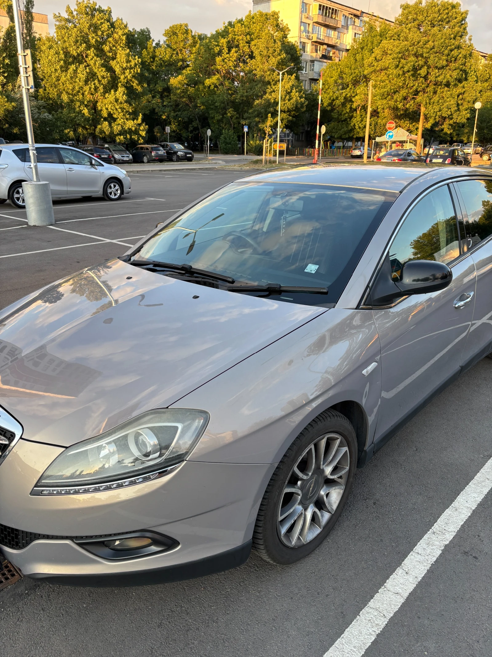 Lancia Delta 1.6 MultiJet, снимка 5 - Автомобили и джипове - 55480907