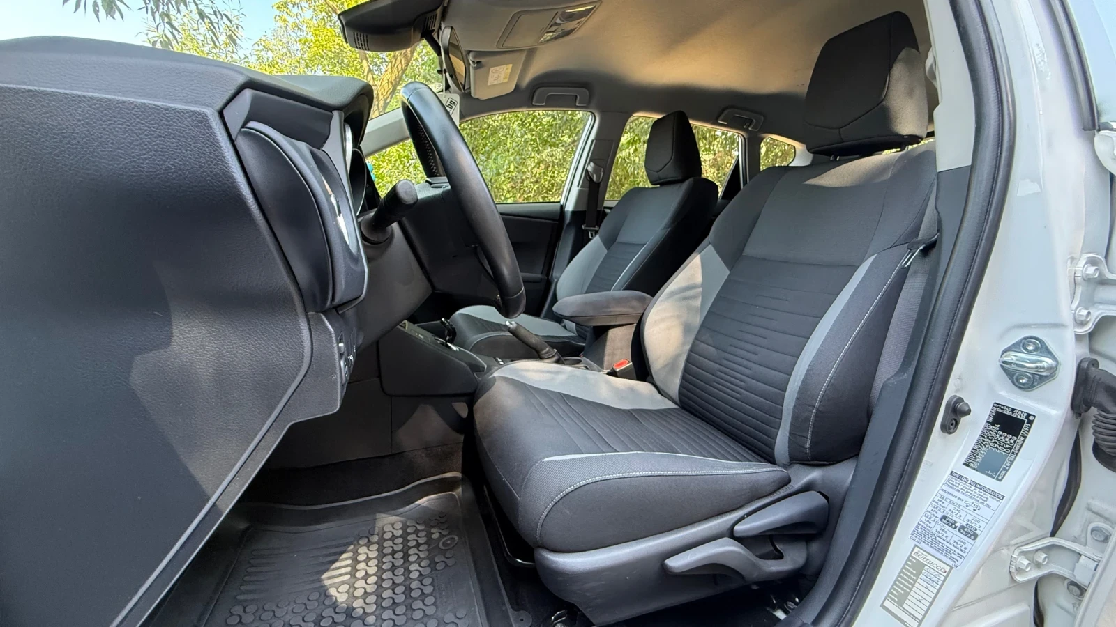 Toyota Auris 1.8HYBRID* 100кс* FACELIFT* Камера* Нави* , снимка 9 - Автомобили и джипове - 55781819
