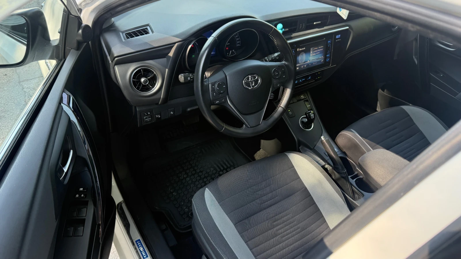 Toyota Auris 1.8HYBRID* 100кс* FACELIFT* Камера* Нави* , снимка 8 - Автомобили и джипове - 55781819