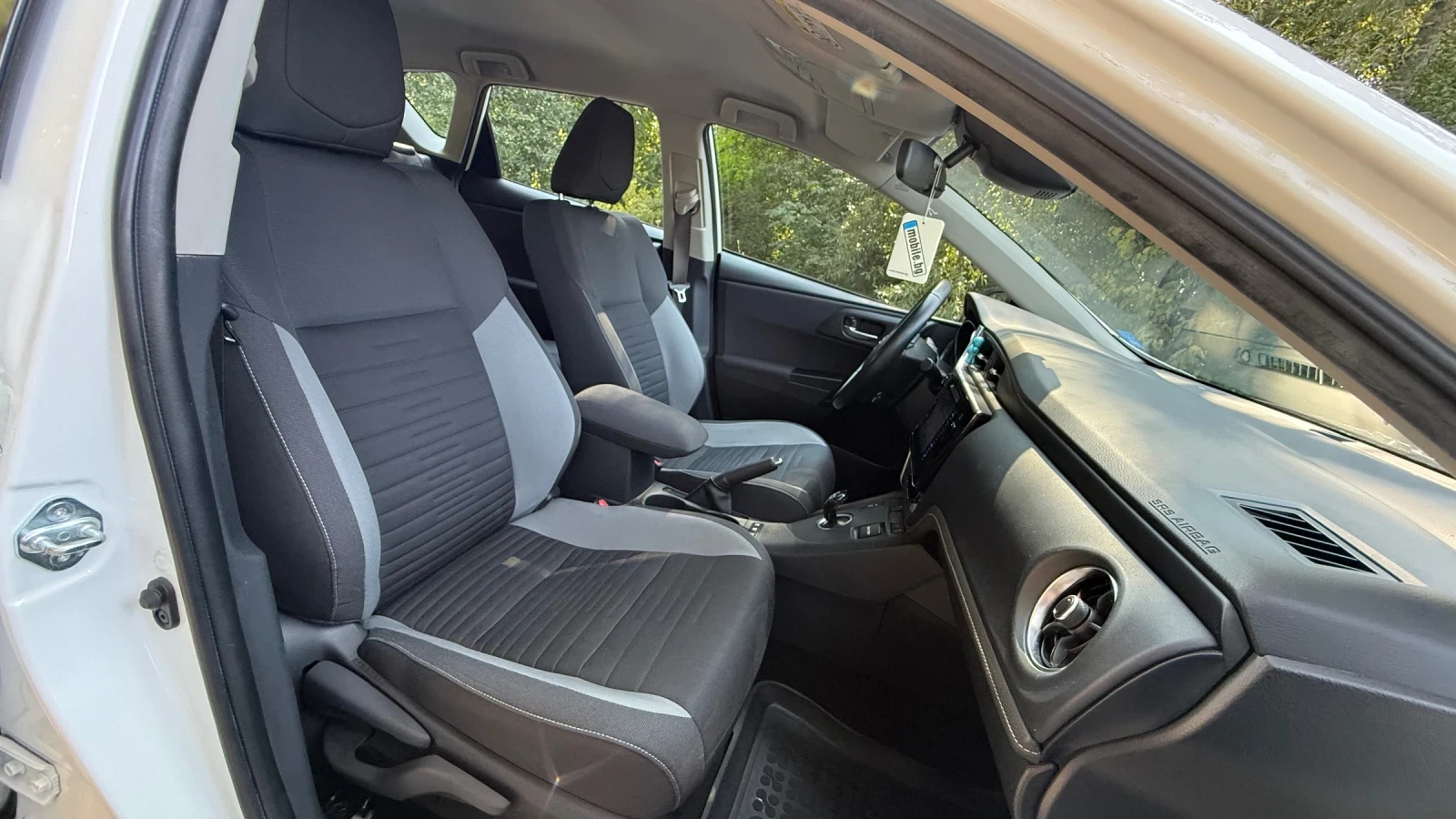 Toyota Auris 1.8HYBRID* 100кс* FACELIFT* Камера* Нави* , снимка 13 - Автомобили и джипове - 55781819