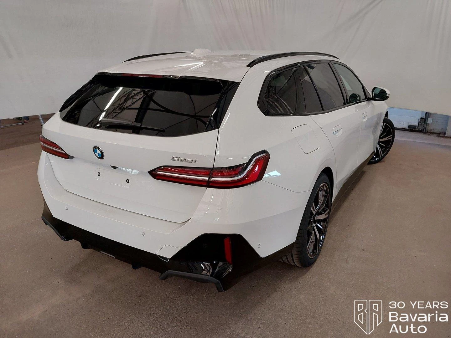 BMW 520 i Touring Steptronic, снимка 3 - Автомобили и джипове - 56302792