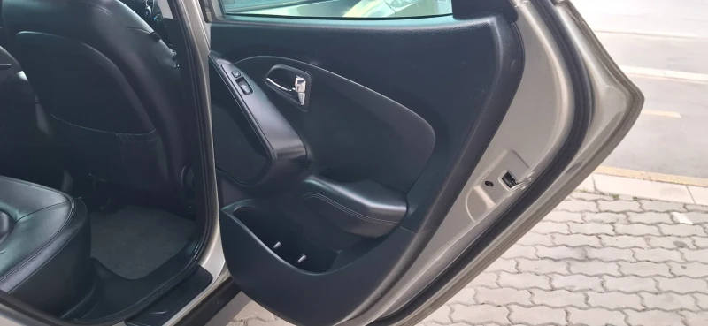 Hyundai IX35 2.0 4wd 163kc Панорама Климатроник !!Кожен салон!!, снимка 12 - Автомобили и джипове - 49994064