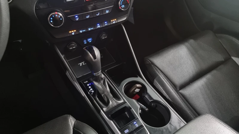 Hyundai Tucson 2.0 2WD STYLE autogeorge.com, снимка 9 - Автомобили и джипове - 51903255