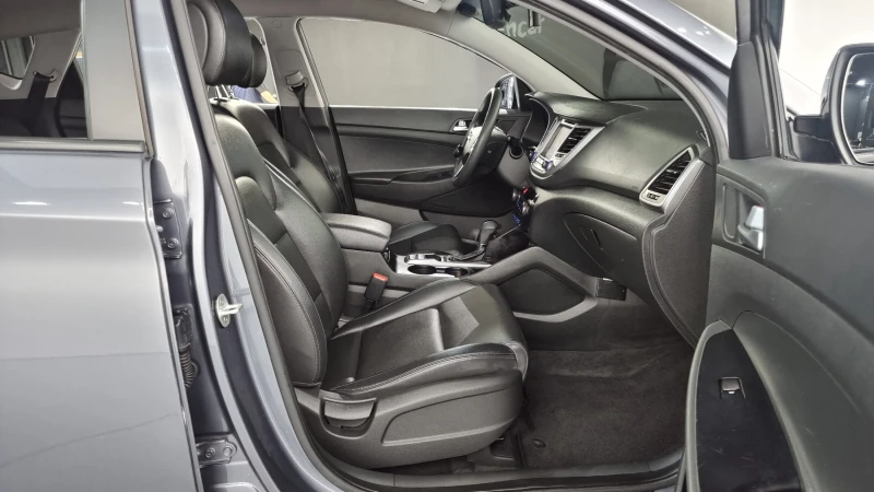 Hyundai Tucson 2.0 2WD STYLE autogeorge.com, снимка 10 - Автомобили и джипове - 51903255