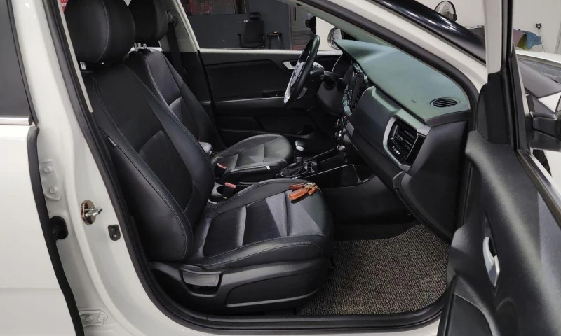 Kia Stonic Diesel 1.6 Prestige * НАЙ-ДОБРА ЦЕНА В БЪЛГАРИЯ* , снимка 12 - Автомобили и джипове - 52112579