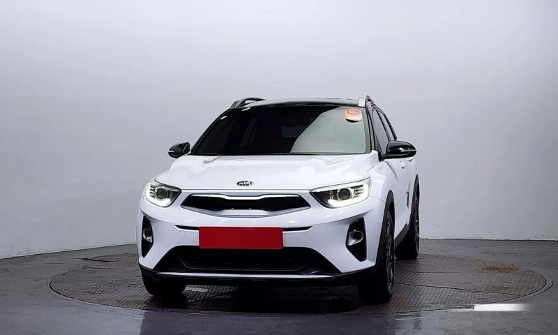 Kia Stonic Diesel 1.6 Prestige * НАЙ-ДОБРА ЦЕНА В БЪЛГАРИЯ* , снимка 3 - Автомобили и джипове - 52112579
